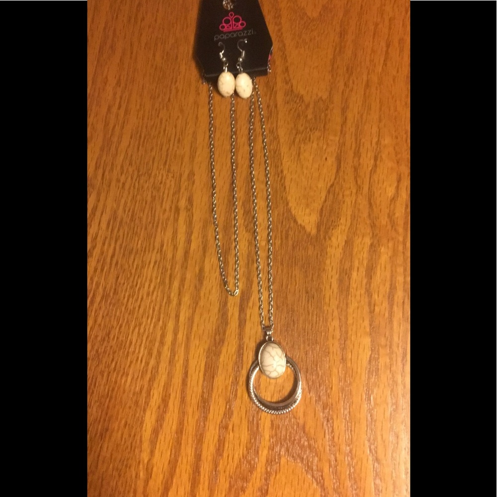 Paparazzi Necklace & Earring Set-Cream Color Stone